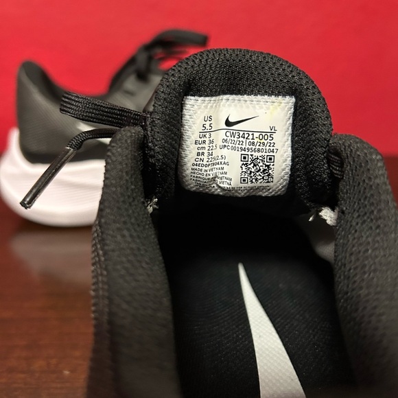 Nike air zoom women’s Black and White running shoes size 5.5 - Picture 8 of 8